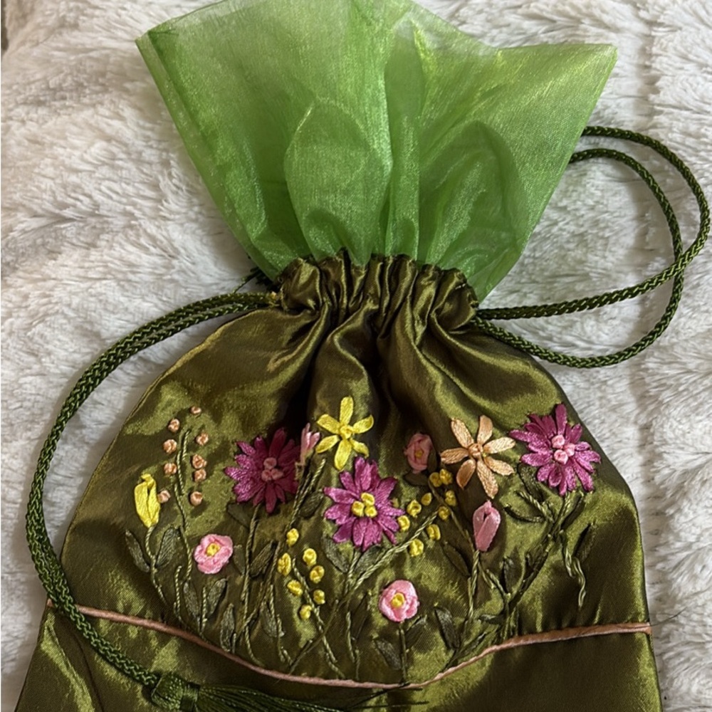 Embroidered Green Drawstring Floral Pouch - Picture 3 of 4